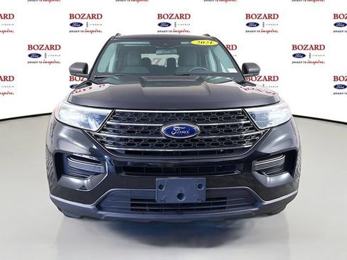 Used 2021 Ford Explorer XLT RWD image 2
