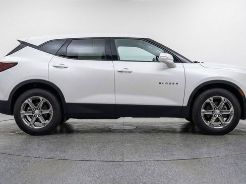 Used 2025 Chevrolet Blazer LT image 11