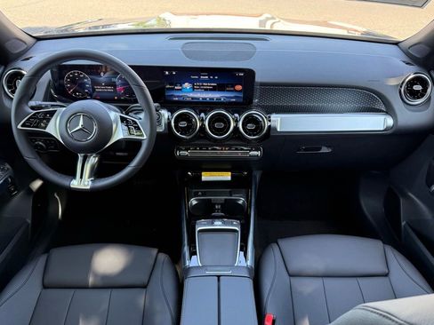 New 2026 Mercedes-Benz GLB 250 image 11