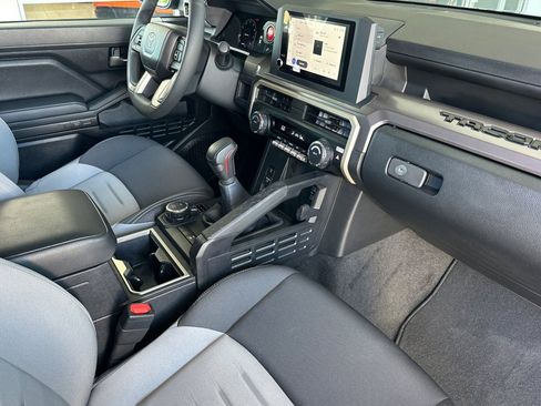 Used 2025 Toyota Tacoma TRD Off-Road AWD/4WD image 15