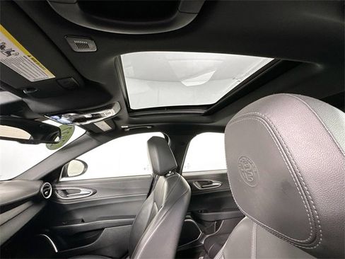 Used 2022 Alfa Romeo Giulia Ti image 19