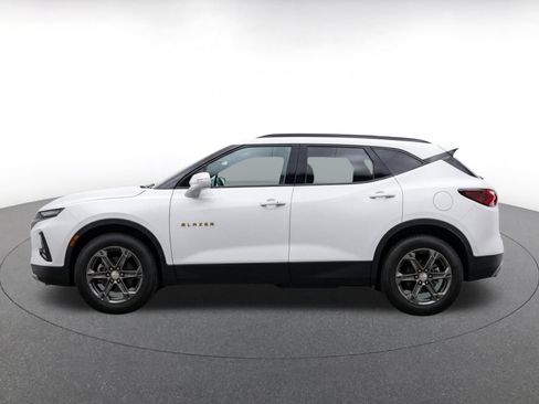 Used 2025 Chevrolet Blazer LT FWD image 4