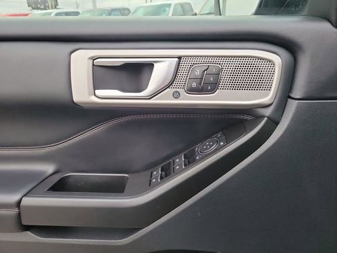 Certified 2020 Ford Explorer Platinum image 18