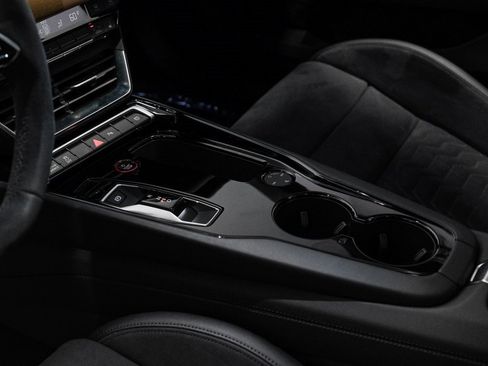 Used 2022 Audi e-tron GT Premium Plus image 32
