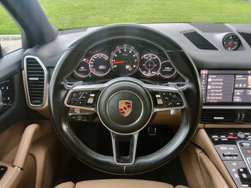 Used 2019 Porsche Cayenne S AWD/4WD image 7