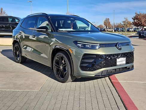 New 2026 Volkswagen Tiguan SE R-Line FWD image 5