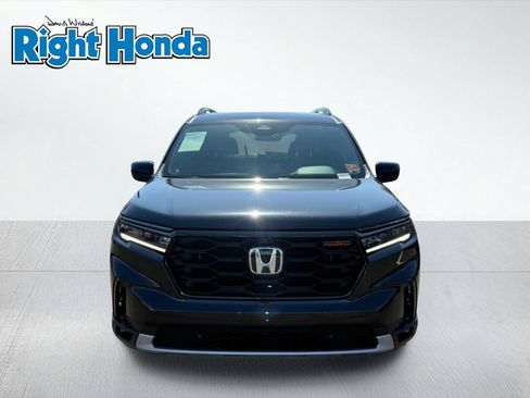 Certified 2025 Honda Pilot TrailSport image 7