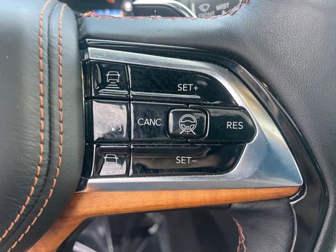 Used 2022 Jeep Grand Cherokee Summit AWD/4WD image 14