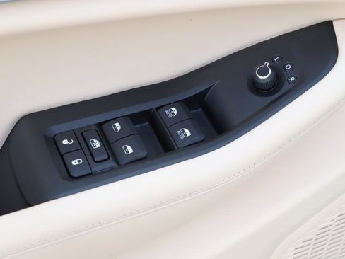 Used 2025 Jeep Grand Cherokee L Limited w/ Luxury Tech Group II image 16