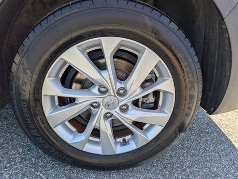 Used 2019 Hyundai Tucson SE AWD/4WD image 3