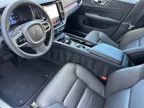 Used 2025 Volvo V60 B5 Cross Country Plus AWD/4WD image 9