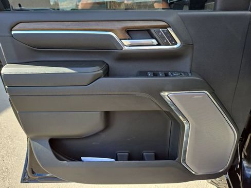 Used 2024 Chevrolet Silverado 2500 High Country w/ Technology Package AWD/4WD image 14