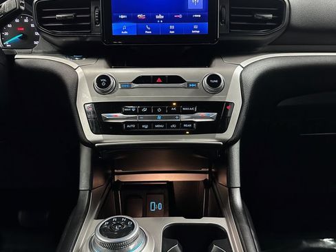 Used 2022 Ford Explorer XLT AWD/4WD image 27