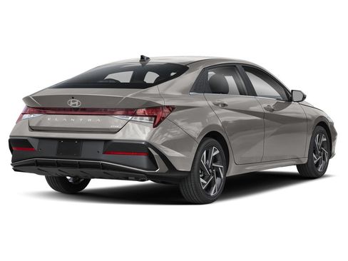 Used 2025 Hyundai Elantra Limited FWD image 2