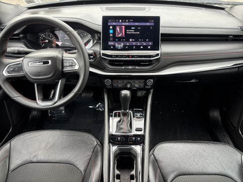 Used 2025 Jeep Compass Trailhawk image 29