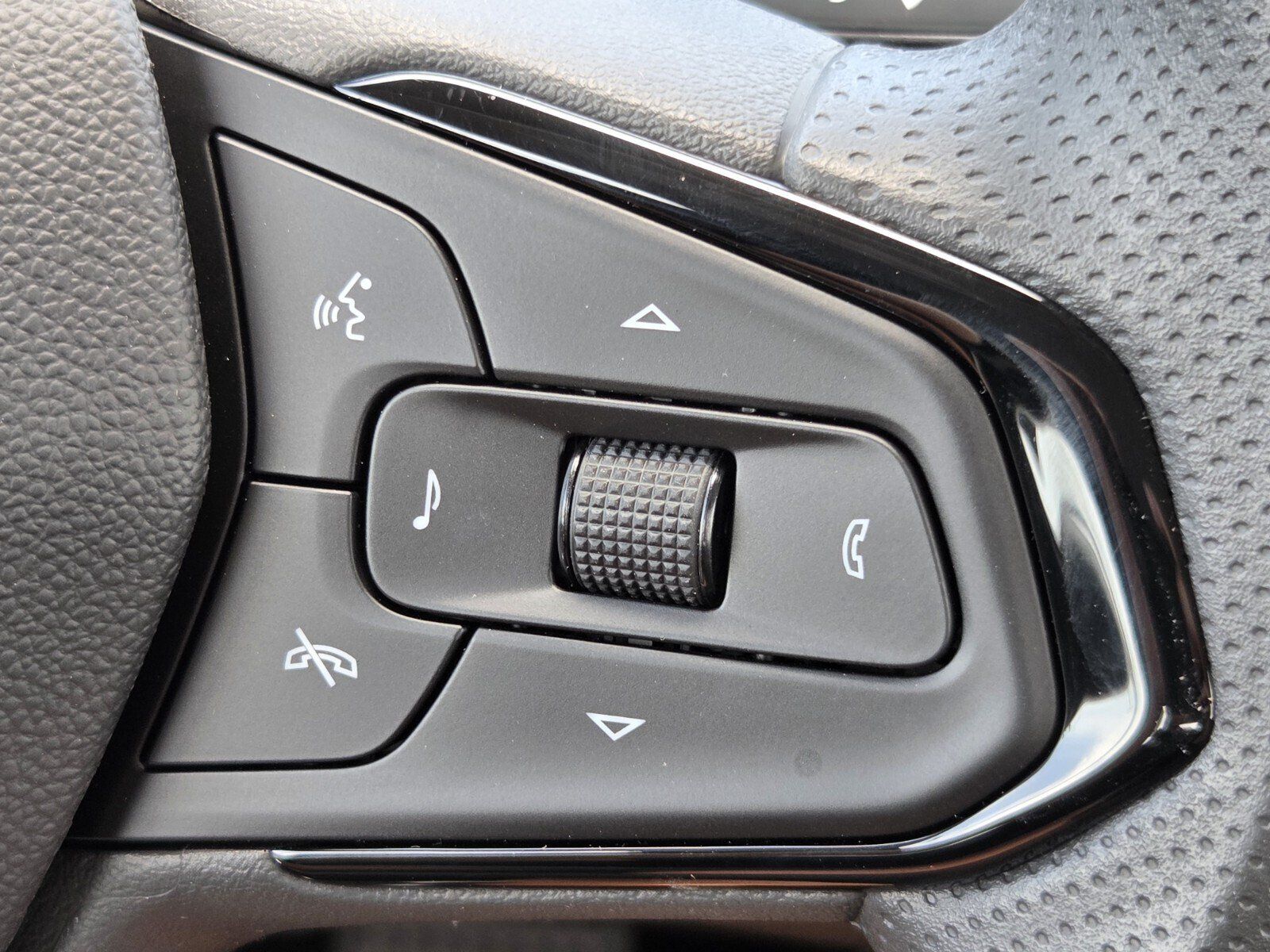 New 2027 Chevrolet Bolt LT w/ LPO, All-Weather Package FWD image 14