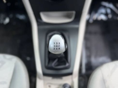 Used 2012 Ford Fiesta SE FWD image 17