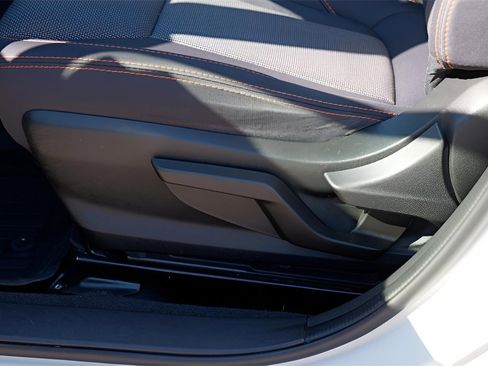 Used 2018 Subaru Crosstrek 2.0i Premium w/ Eyesight System image 18