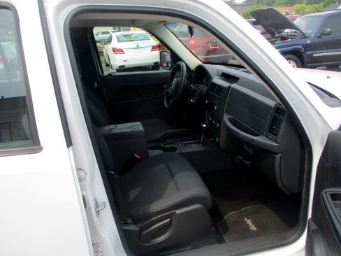 Used 2012 Jeep Liberty Sport image 7