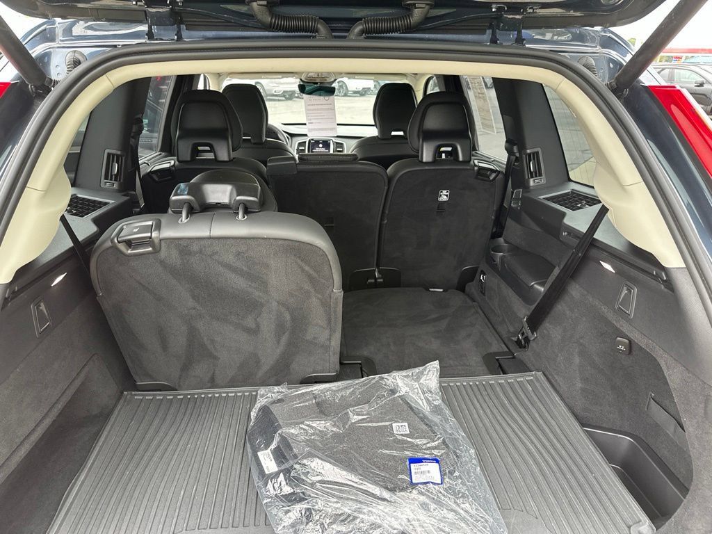 Certified 2024 Volvo XC90 B6 Ultimate w/ Protection Package Premier AWD/4WD image 39