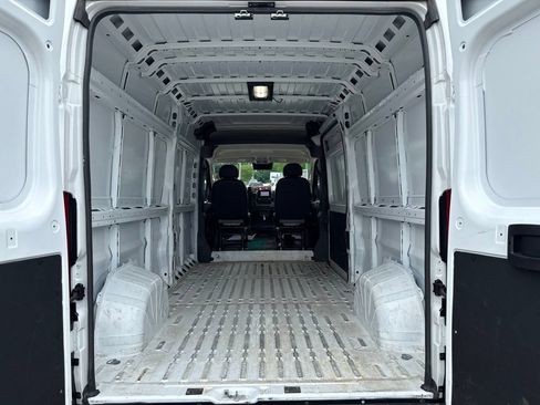 Used 2025 RAM ProMaster 2500 w/ Convenience Group FWD image 12