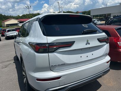 New 2025 Mitsubishi Outlander SE