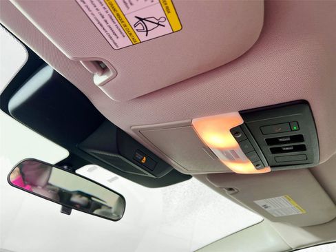 Used 2022 Nissan Pathfinder SV w/ SV Premium Package image 12