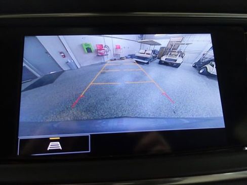 Used 2024 Buick Enclave Essence image 14