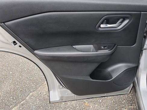 Used 2024 Nissan Rogue SV image 33