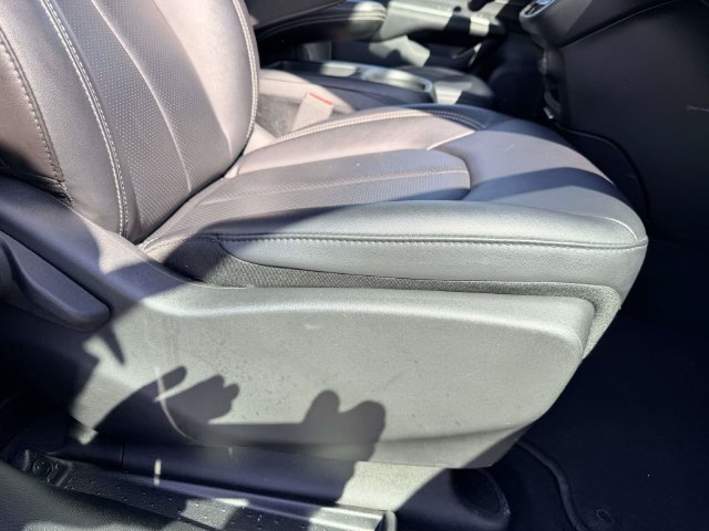 Used 2025 Chrysler Pacifica Select FWD image 9