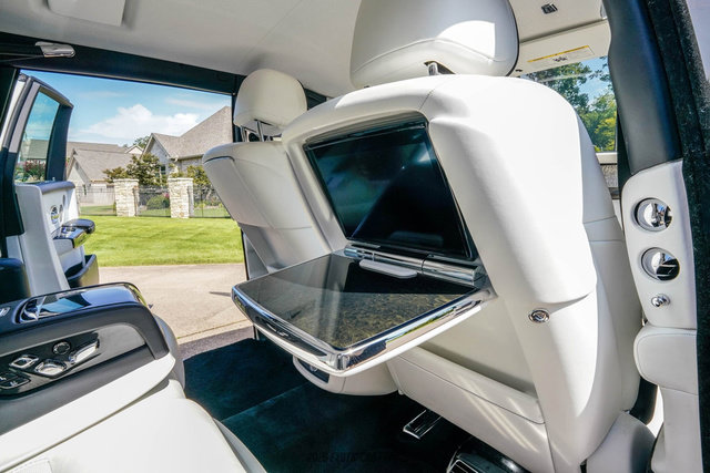 Used 2020 Rolls-Royce Phantom Sedan RWD image 47