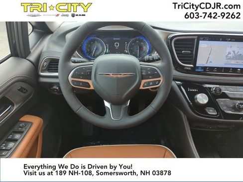 New 2026 Chrysler Pacifica Pinnacle image 13