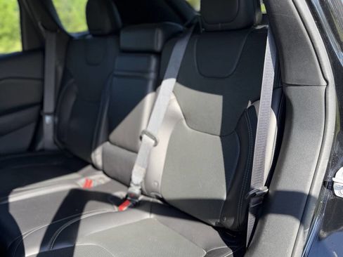 Used 2019 Jeep Cherokee Limited AWD/4WD image 14