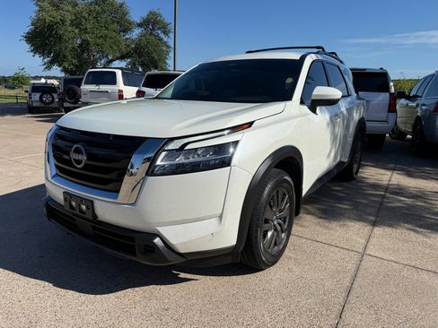 Used 2022 Nissan Pathfinder SV FWD image 3