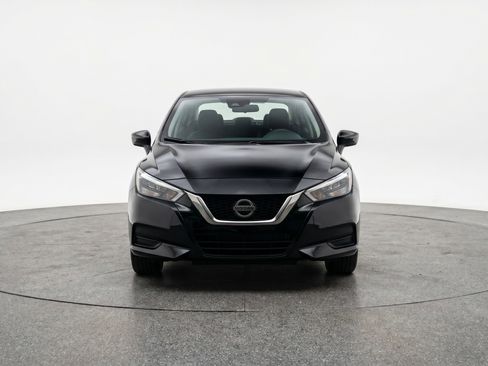 Used 2025 Nissan Versa SV image 2