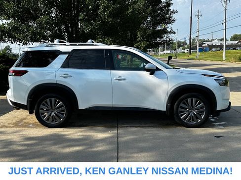 Certified 2025 Nissan Pathfinder SL w/ SL Premium Package AWD/4WD image 2