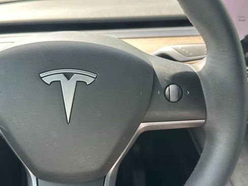 Used 2021 Tesla Model Y Long Range AWD/4WD image 22