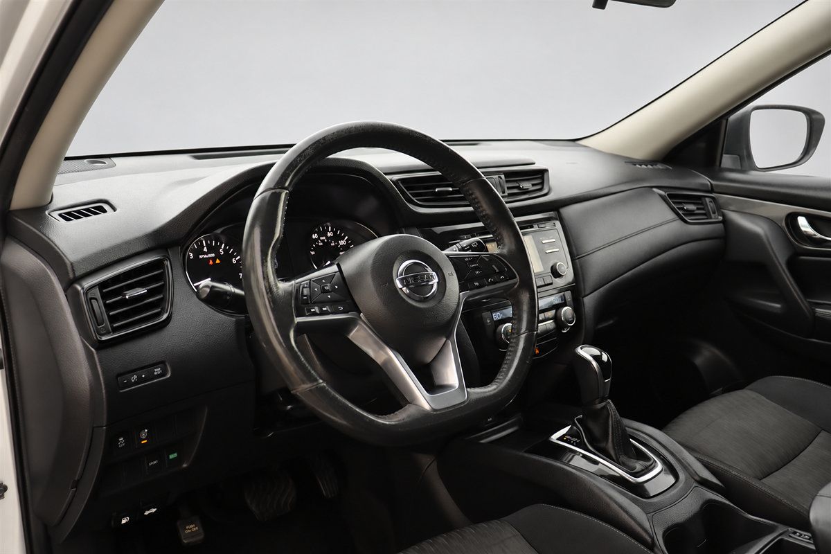 Used 2017 Nissan Rogue SV FWD image 25