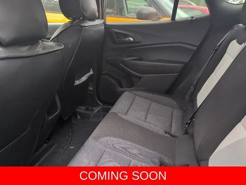 Used 2024 Chevrolet Trax RS w/ Sunroof Package FWD image 5