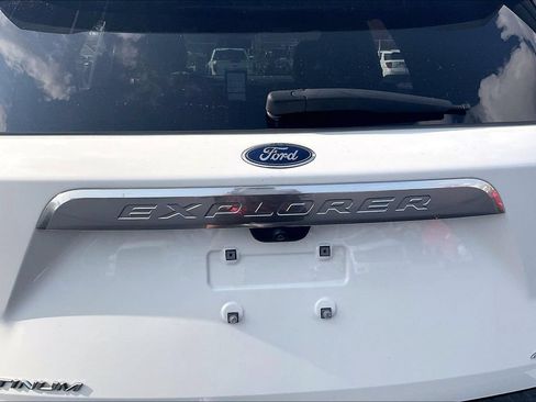Certified 2023 Ford Explorer Platinum w/ Technology Package AWD/4WD image 32