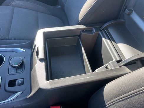 Used 2023 Chevrolet Traverse LT image 30