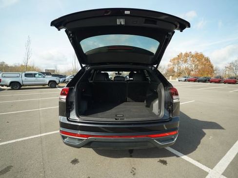 Used 2021 Volkswagen Atlas Cross Sport SE w/ Panoramic Sunroof Package image 17