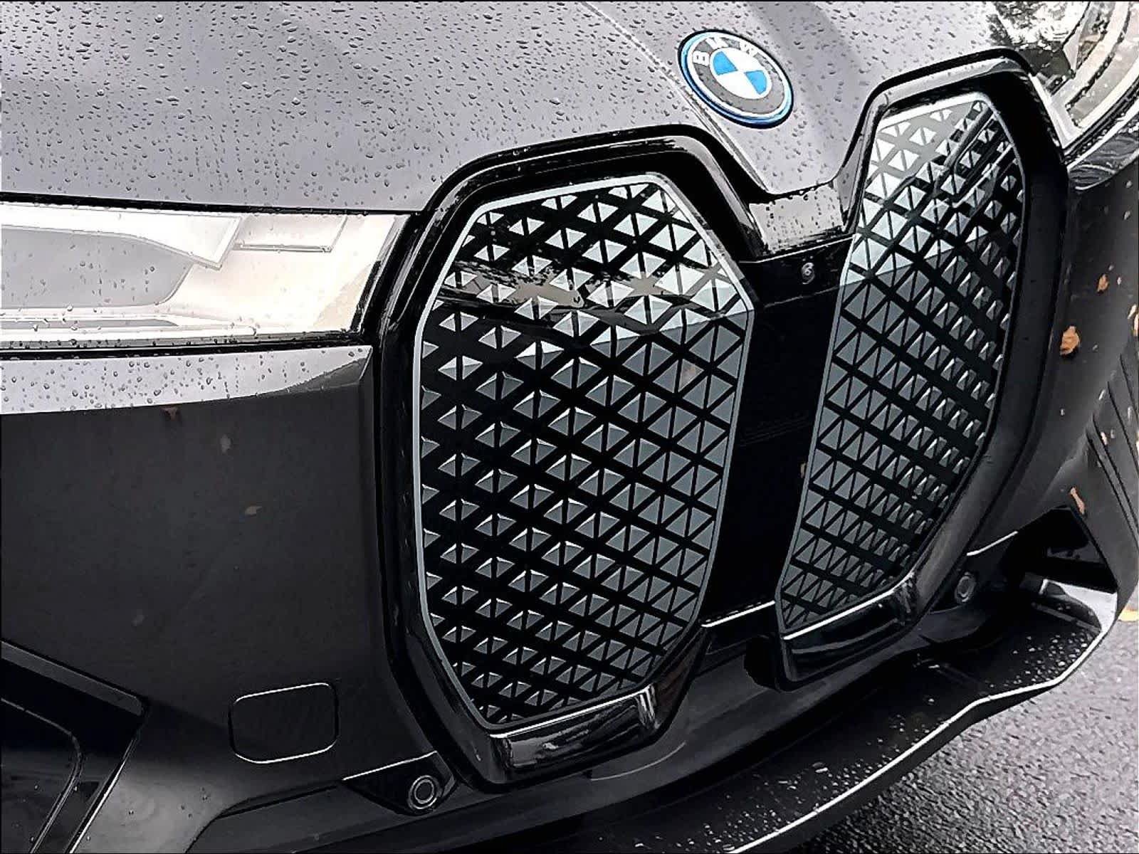 Used 2024 BMW iX xDrive50 w/ Sport Package AWD/4WD image 33