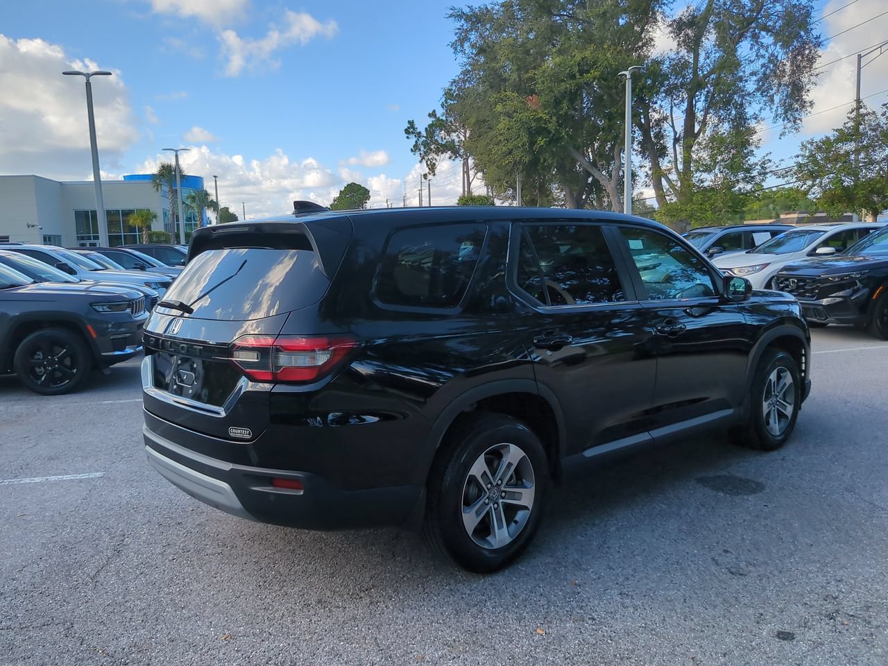 Used 2024 Honda Pilot EX-L image 7