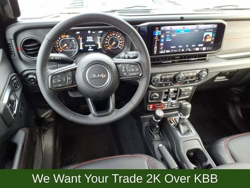 Used 2025 Jeep Wrangler Unlimited Rubicon image 14