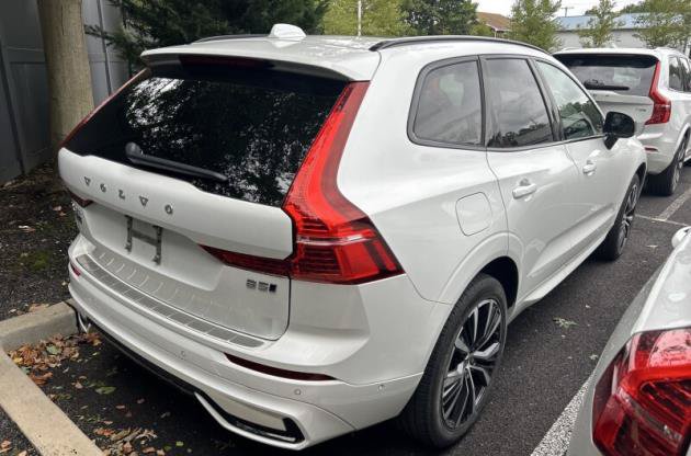Used 2024 Volvo XC60 B5 Ultimate w/ Climate Package AWD/4WD image 2
