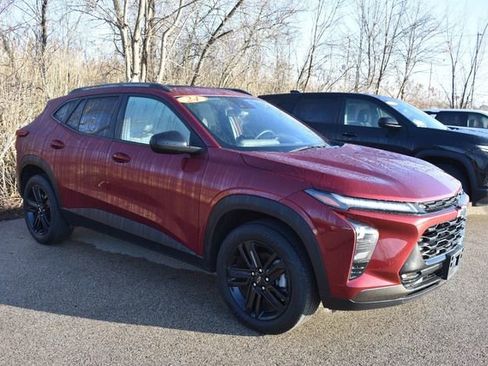 Used 2024 Chevrolet Trax ACTIV w/ Sunroof Package image 1