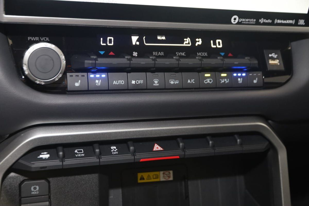 Used 2024 Toyota Sequoia Platinum AWD/4WD image 35