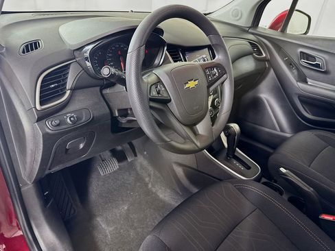 Used 2020 Chevrolet Trax LT image 9