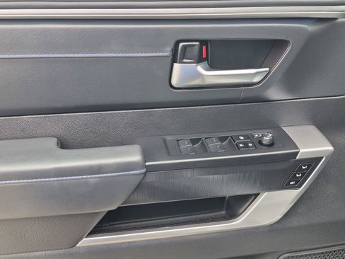 Used 2023 Toyota Tundra Platinum AWD/4WD image 19